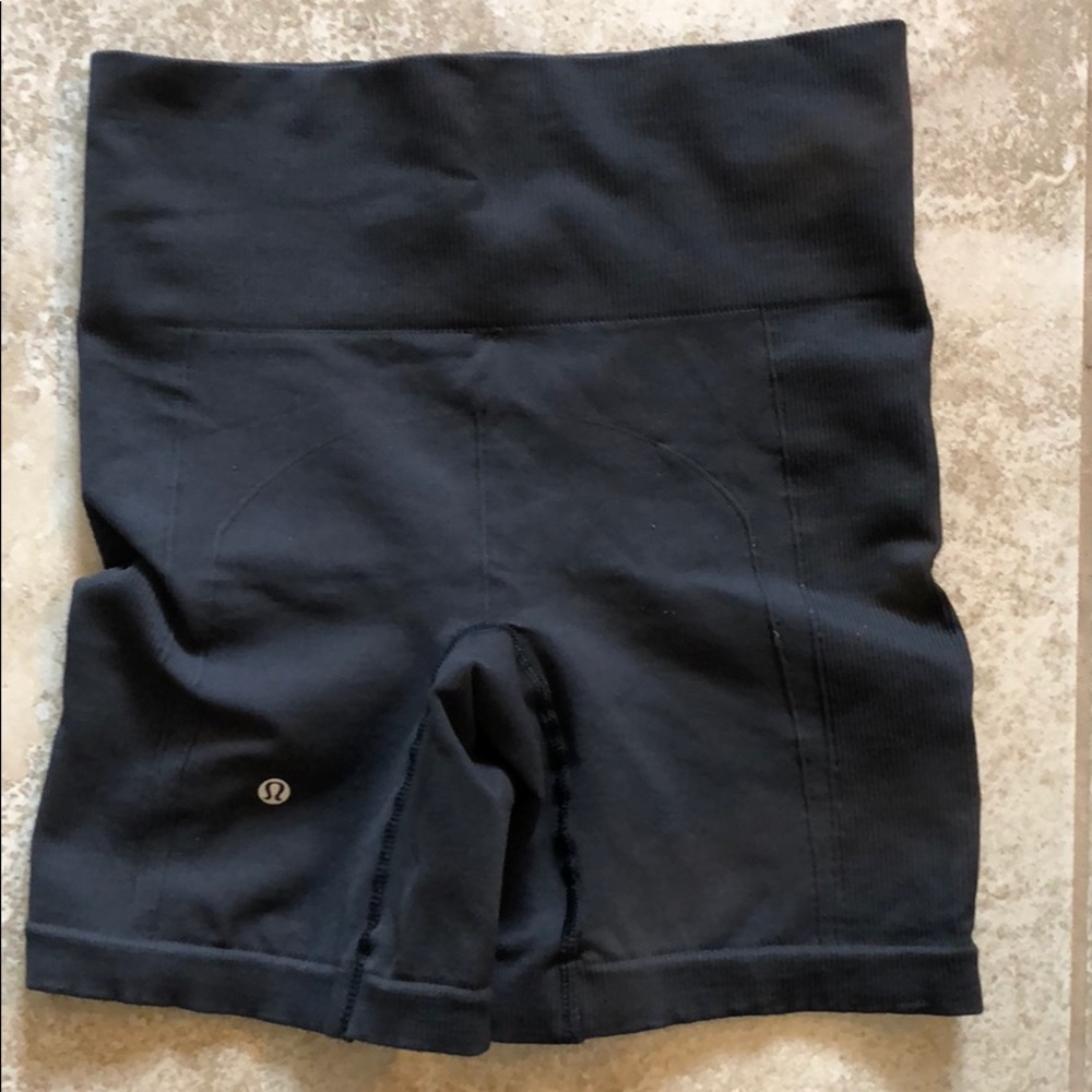 🍋 lululemon shorts - high waisted 🍋
